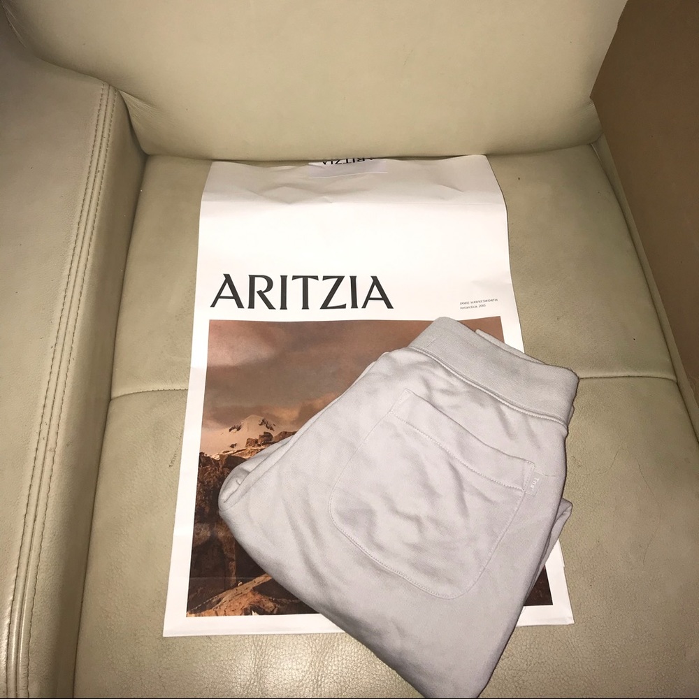 *SOLD ❤️ BNWT Aritzia Perfect pocket sweats